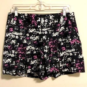 Elle Shorts High Waist Floral Dressy Pleated Black SZ 8 EUC